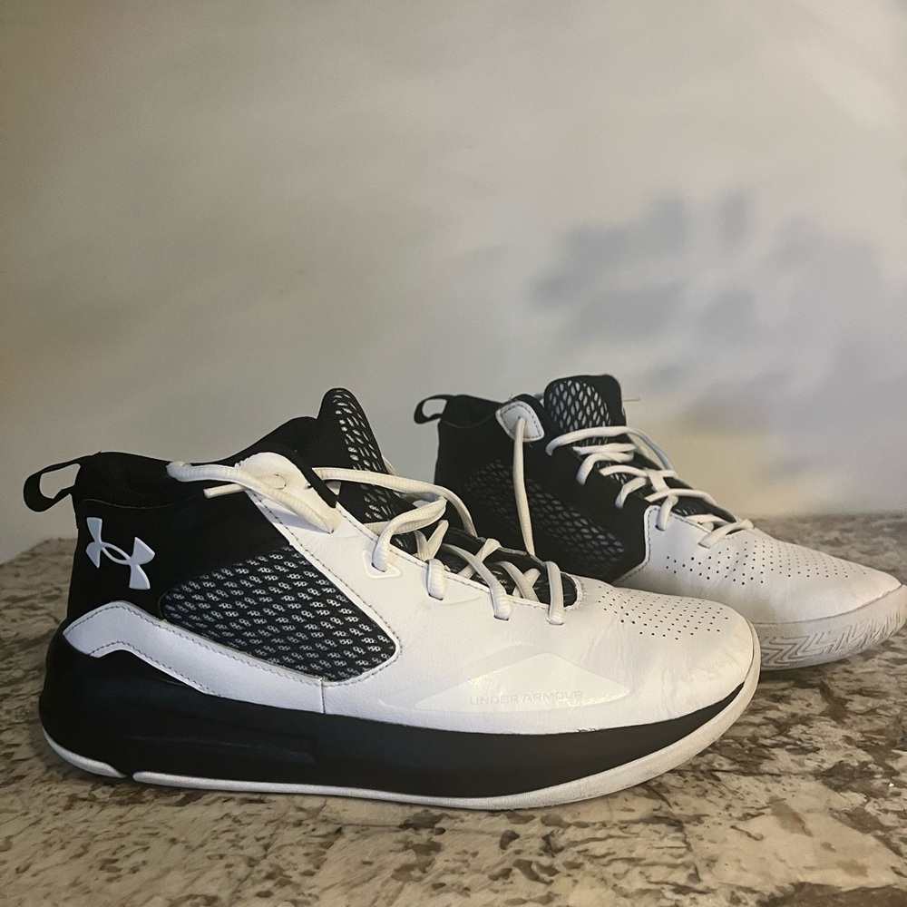 Men’s Under Armour mids worn 2x my son had a growth spurt lol